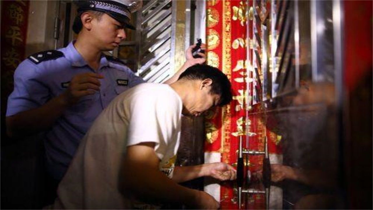 水城请开锁师傅开了锁后，师傅为什么一般都不进门，就算主人请也不进去？